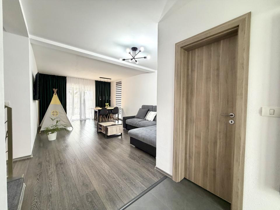 Duplex despartit prin garaj, 5 camere, 137 mp utili - Dumbravita