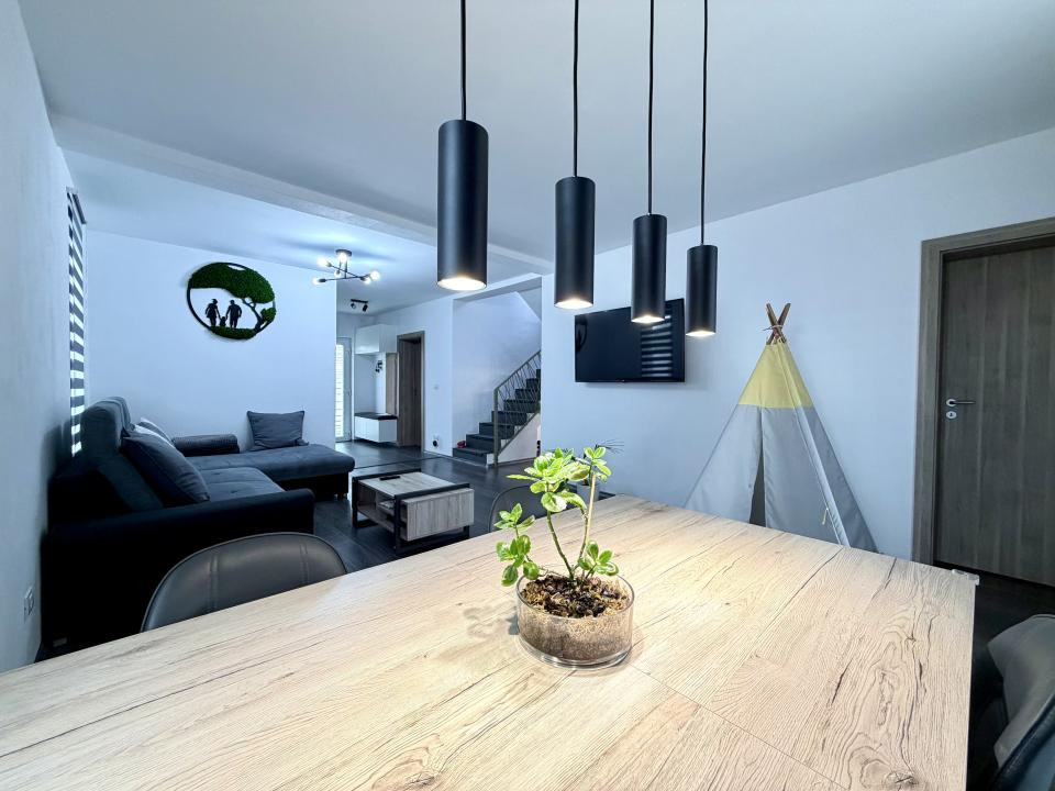 Duplex despartit prin garaj, 5 camere, 137 mp utili - Dumbravita