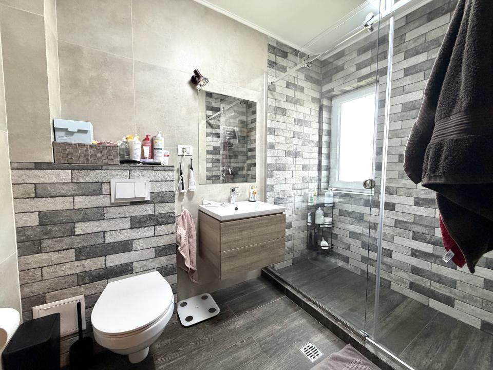Duplex despartit prin garaj, 5 camere, 137 mp utili - Dumbravita