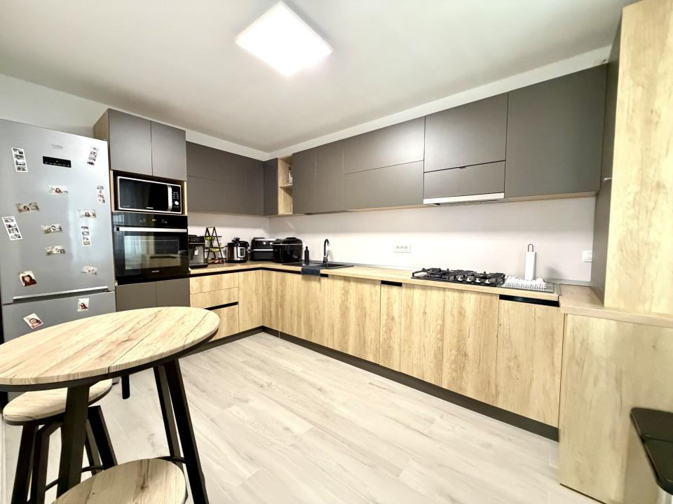 Duplex despartit prin garaj, 5 camere, 137 mp utili - Dumbravita
