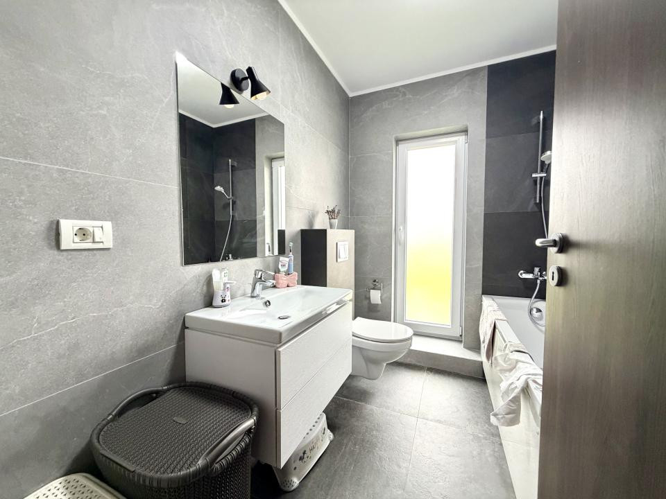 Duplex despartit prin garaj, 5 camere, 137 mp utili - Dumbravita