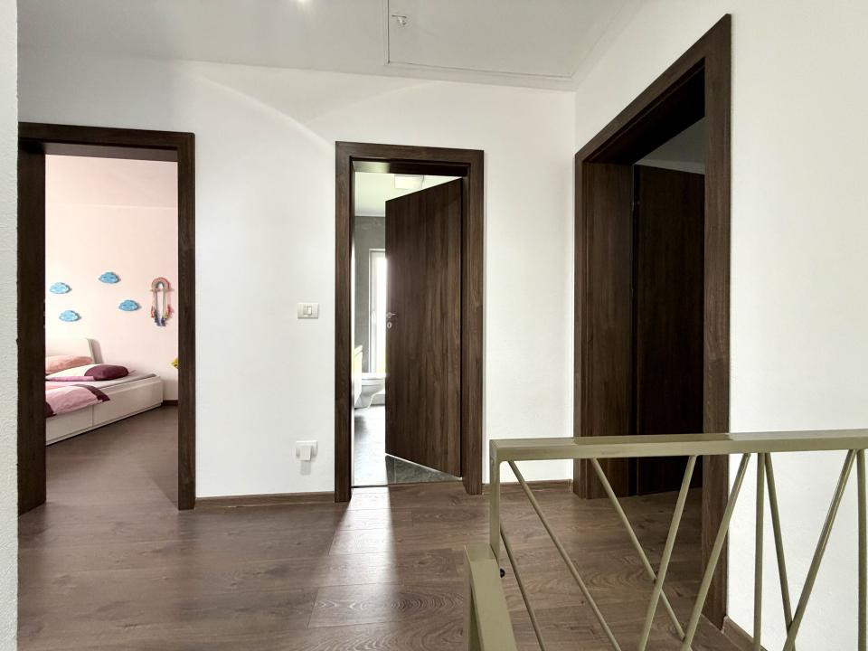 Duplex despartit prin garaj, 5 camere, 137 mp utili - Dumbravita