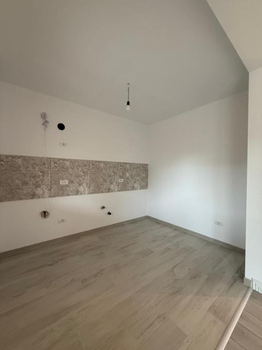 Duplex despărțit prin garaj- 4 Dormitoare- Zona Centrala - Dumbravita