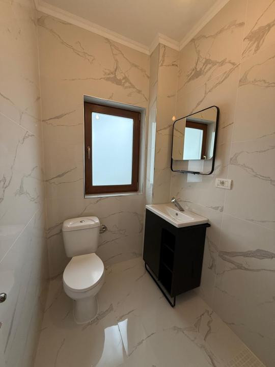 Duplex despărțit prin garaj- 4 Dormitoare- Zona Centrala - Dumbravita