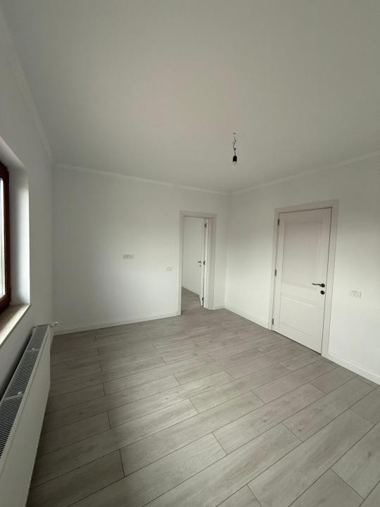 Duplex despărțit prin garaj- 4 Dormitoare- Zona Centrala - Dumbravita