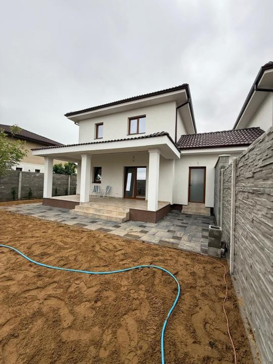 Duplex despărțit prin garaj- 4 Dormitoare- Zona Centrala - Dumbravita