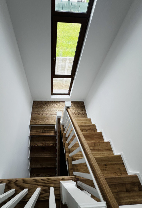 Duplex despărțit prin garaj, cu 5 camere - Zona Centrala - Dumbravita