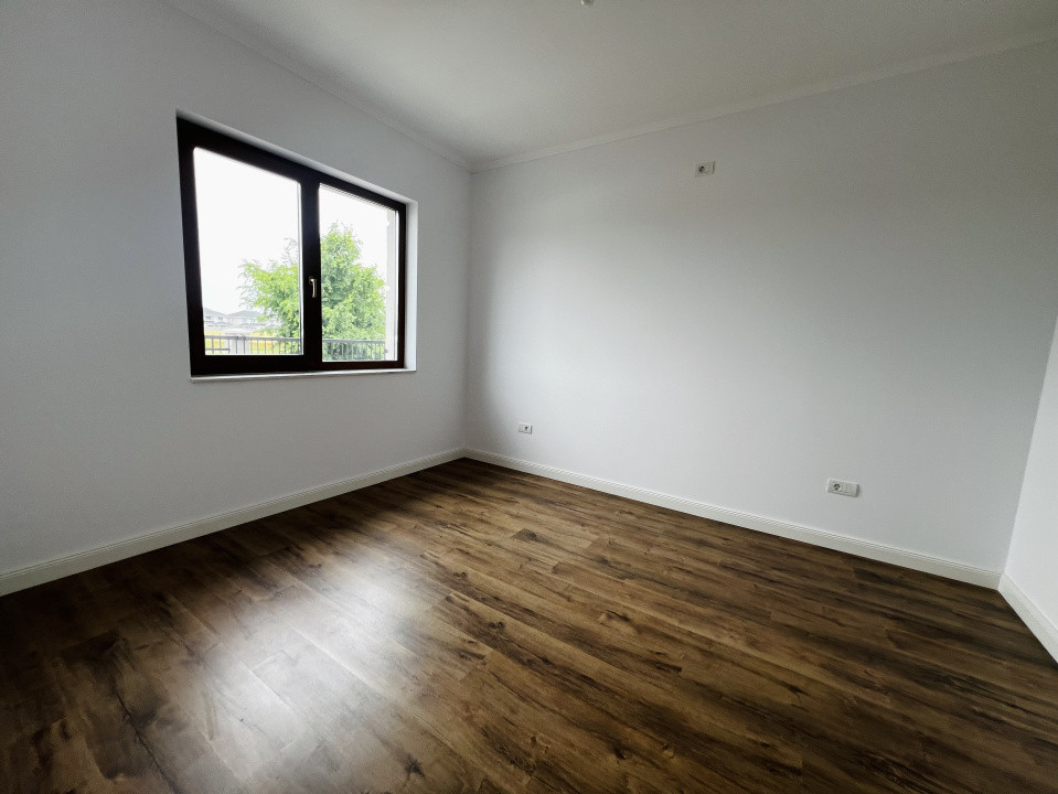 Duplex despărțit prin garaj, cu 5 camere - Zona Centrala - Dumbravita