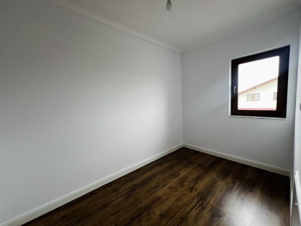 Duplex despărțit prin garaj, cu 5 camere - Zona Centrala - Dumbravita