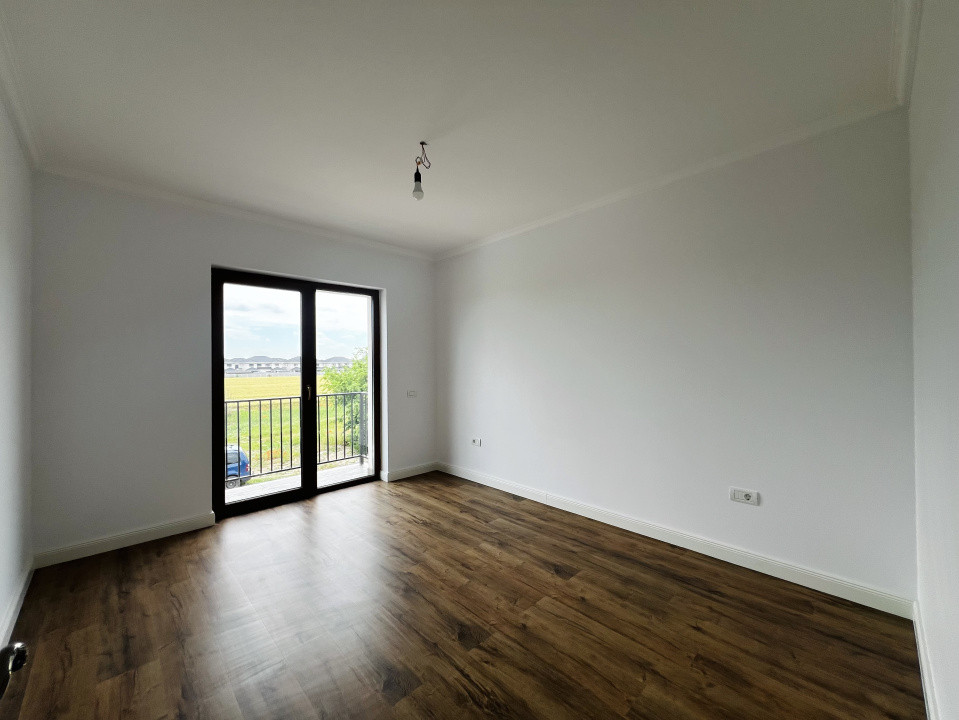 Duplex despărțit prin garaj, cu 5 camere - Zona Centrala - Dumbravita