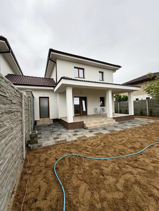 Duplex despărțit prin garaj, cu 5 camere - Zona Centrala - Dumbravita