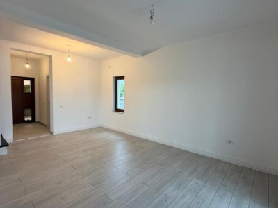 Duplex despărțit prin garaj- 4 Dormitoare- Zona Centrala - Dumbravita