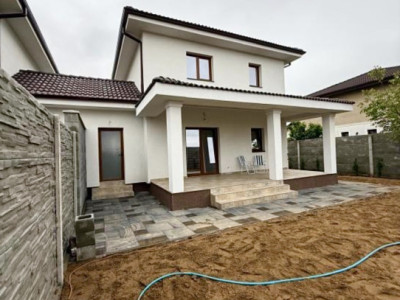 Duplex despărțit prin garaj, cu 4 camere - Zona Centrala - Dumbravita