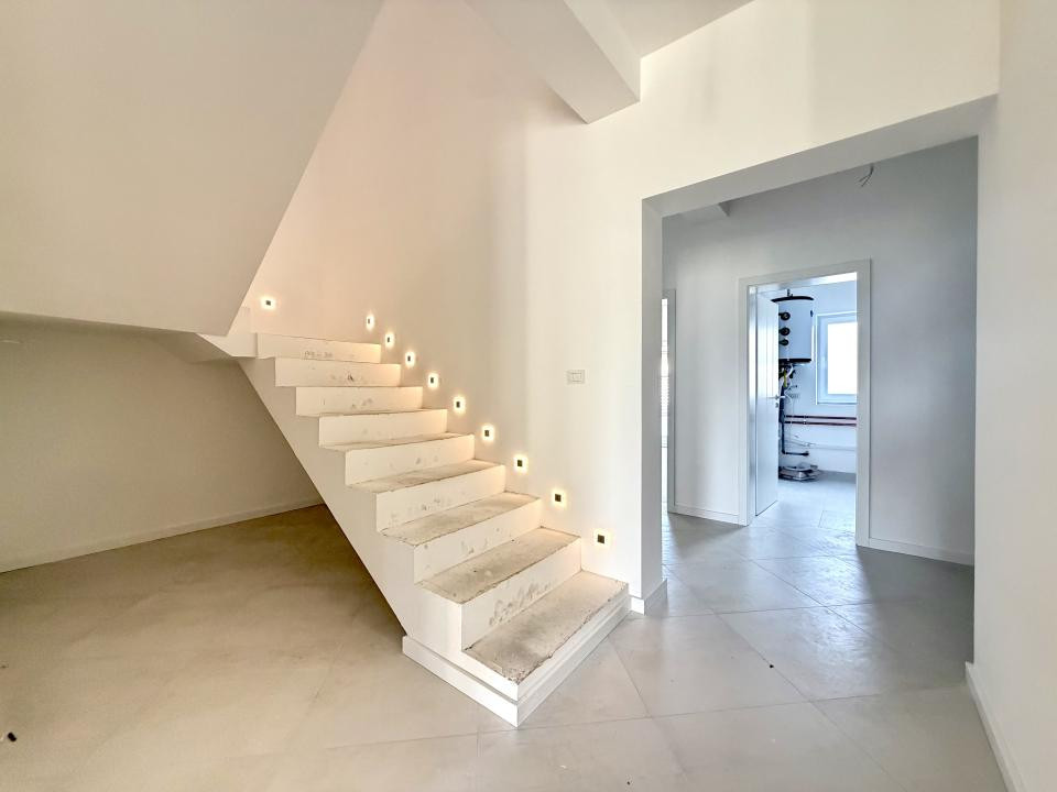 Duplex elegant, 5 camere, 140 mp utili, 345 mp teren - Dumbravita