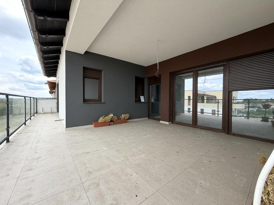 Penthouse 3 Camere, 67mp utili, 32mp terasa, etaj 3, bloc nou - Giroc