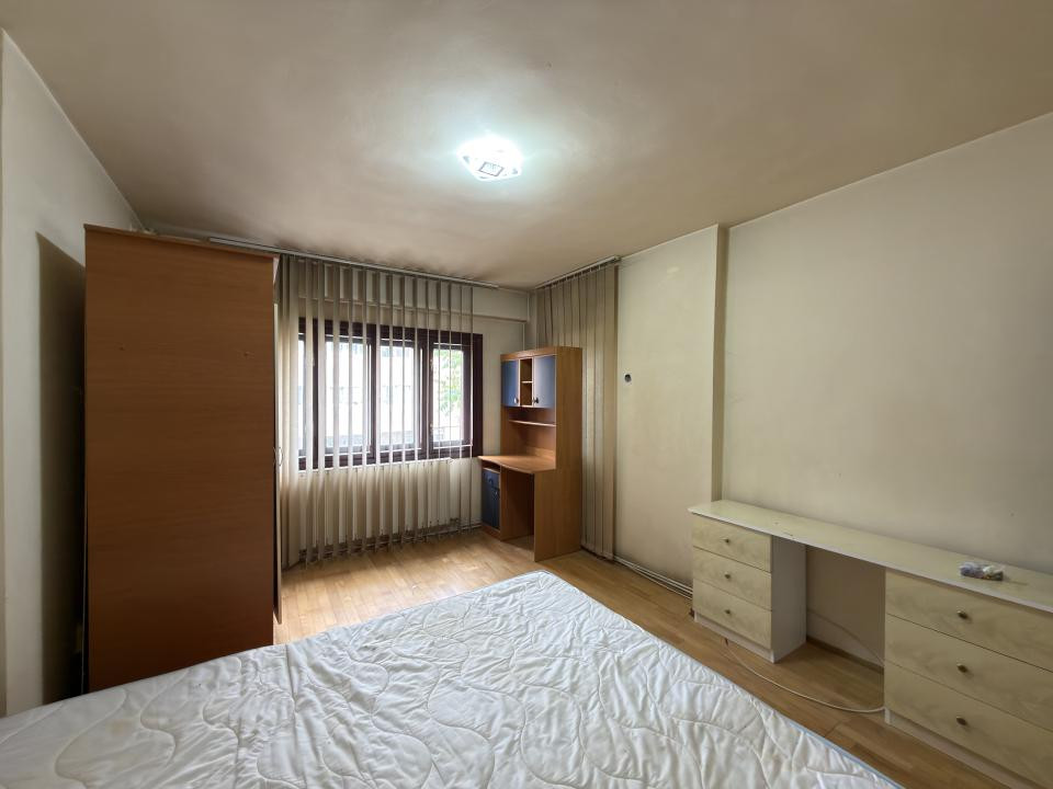 Apartament 3 camere, decomandat, etaj 1, zona Dorobantilor 