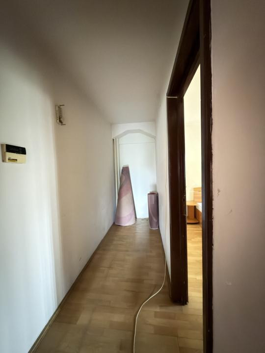 Apartament 3 camere, decomandat, etaj 1, zona Dorobantilor 