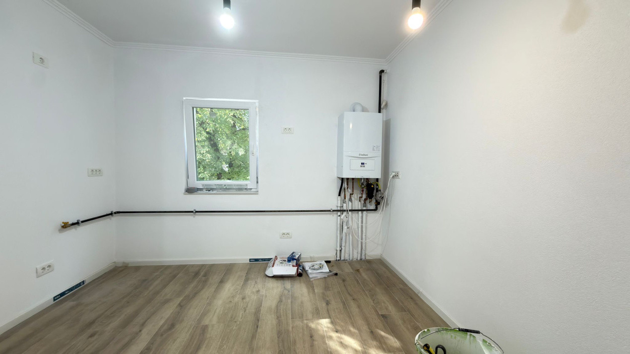 Apartament cu 3 camere, decomandat, 65mp, etaj 1 - zona Dambovita 