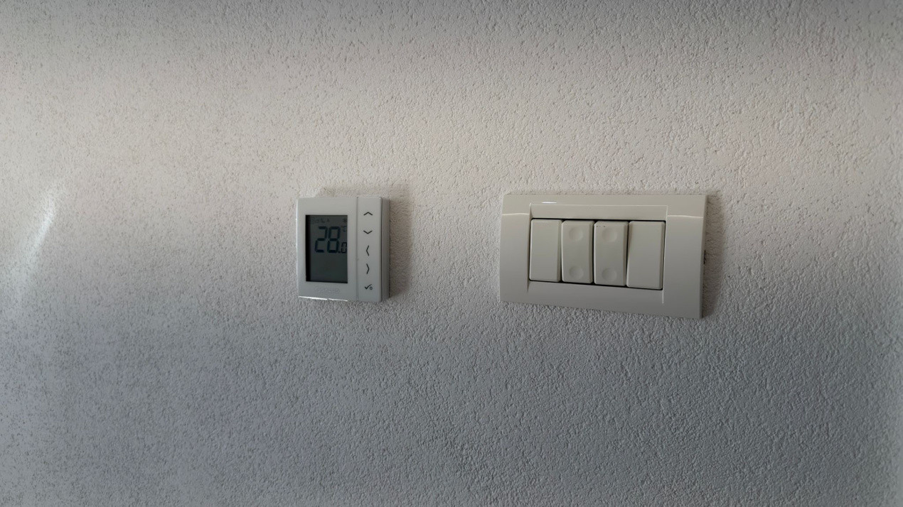 Apartament cu 3 camere, decomandat, 65mp, etaj 1 - zona Dambovita 