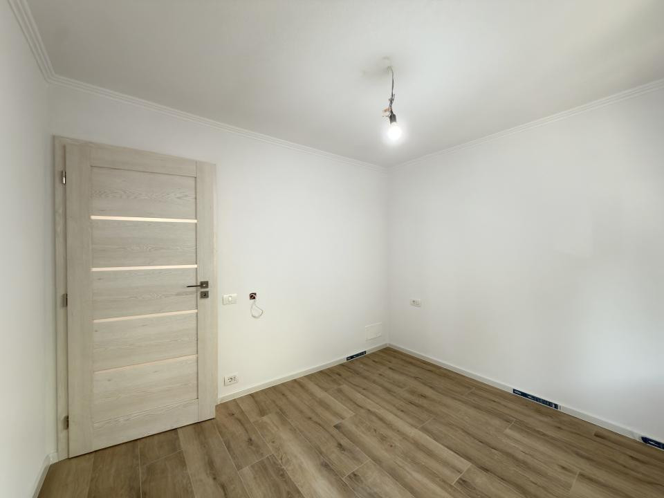 Apartament 4 camere, decomandat, 71 mp, etaj 1 - zona Dambovita 