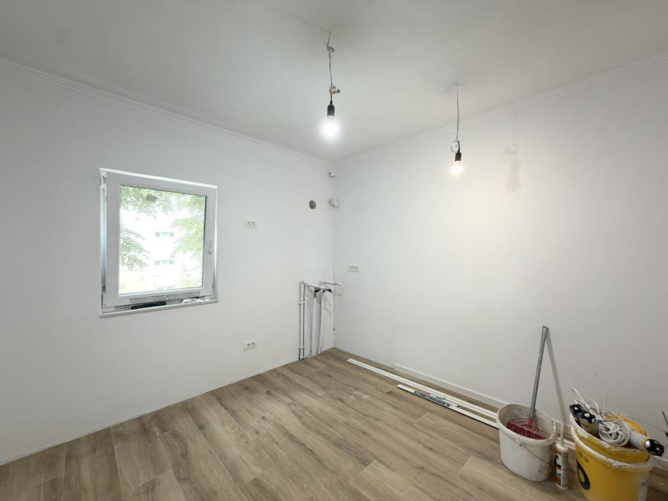 Apartament 4 camere, decomandat, 71 mp, etaj 1 - zona Dambovita 