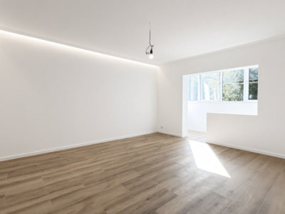 Apartament cu 3 camere, decomandat, 65mp, etaj 1 - zona Dambovita 