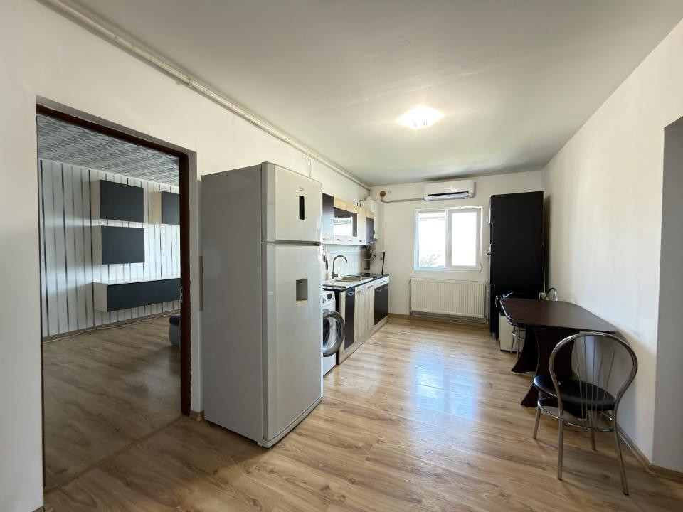 Apartament 3 camere, decomandat, 72mp, mobilat si utilat - zona Soarelui