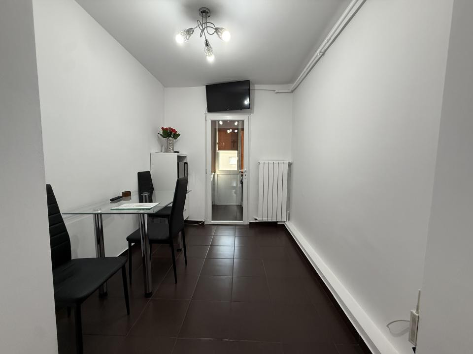 Apartament 3 camere, decomandat, etaj 4 cu acoperis, mobilat - Lipovei
