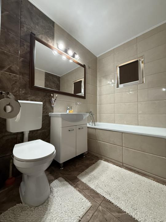 Apartament 3 camere, decomandat, etaj 4 cu acoperis, mobilat - Lipovei