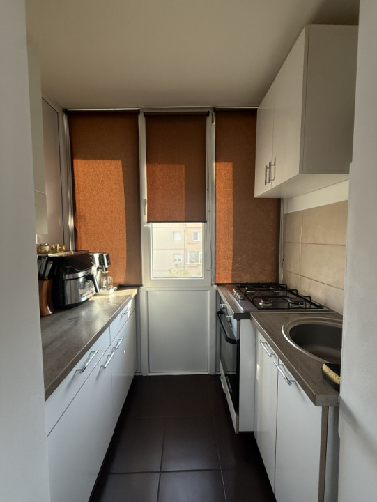 Apartament 3 camere, decomandat, etaj 4 cu acoperis, mobilat - Lipovei