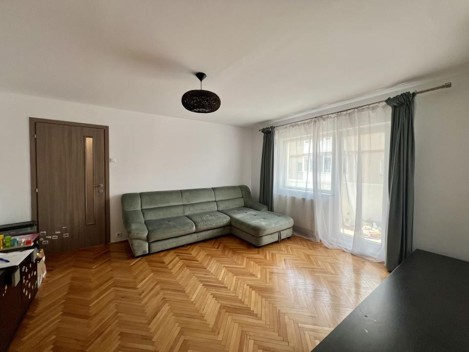  Apartament 3 camere, 64 mp utili, etaj 1 - zona Kiriac