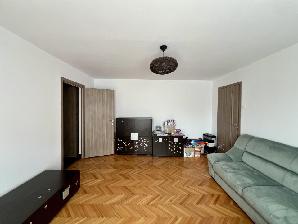  Apartament 3 camere, 64 mp utili, etaj 1 - zona Kiriac