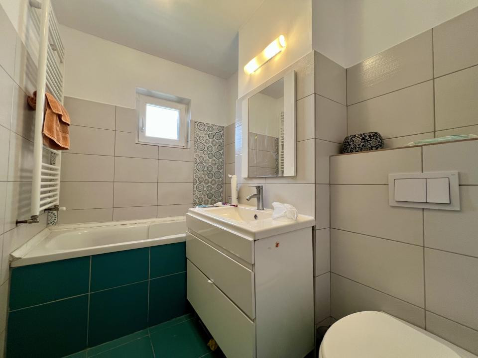  Apartament 3 camere, 64 mp utili, etaj 1 - zona Kiriac