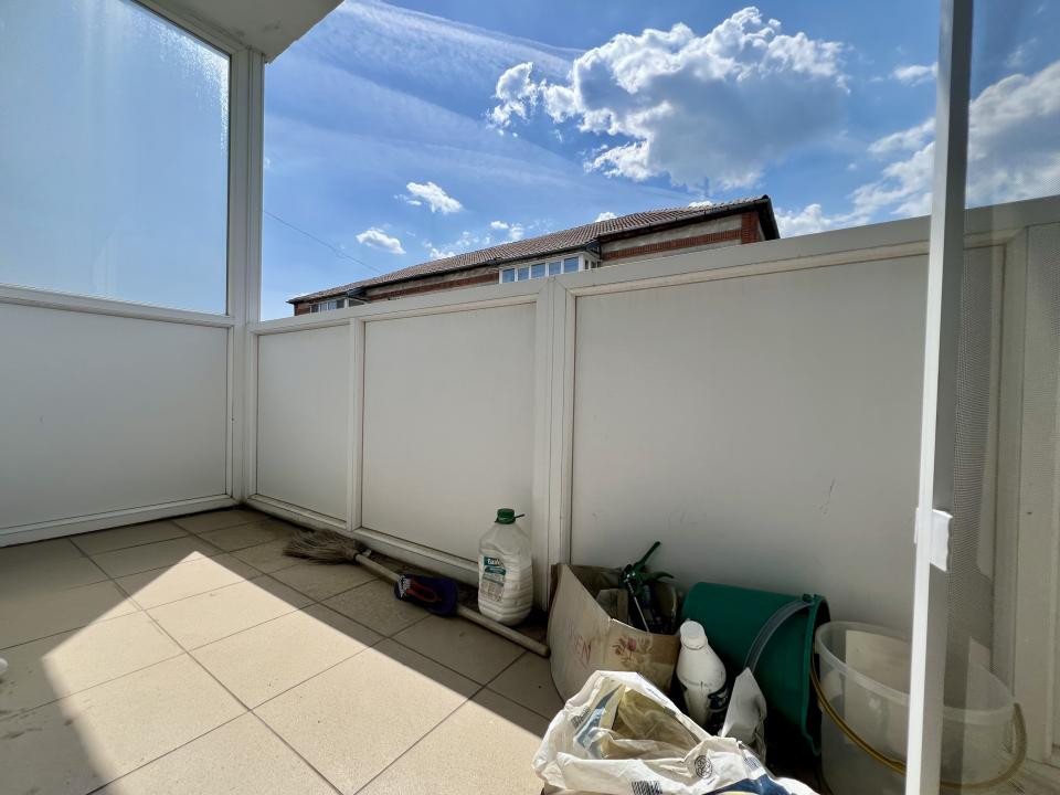  Apartament 3 camere, 64 mp utili, etaj 1 - zona Kiriac