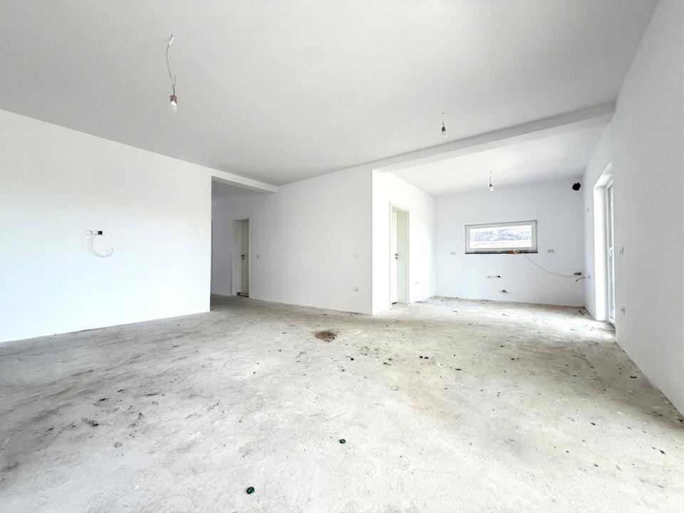 Casa individuala, 3 camere, 85 mp utili, 576 mp teren - Sanandrei