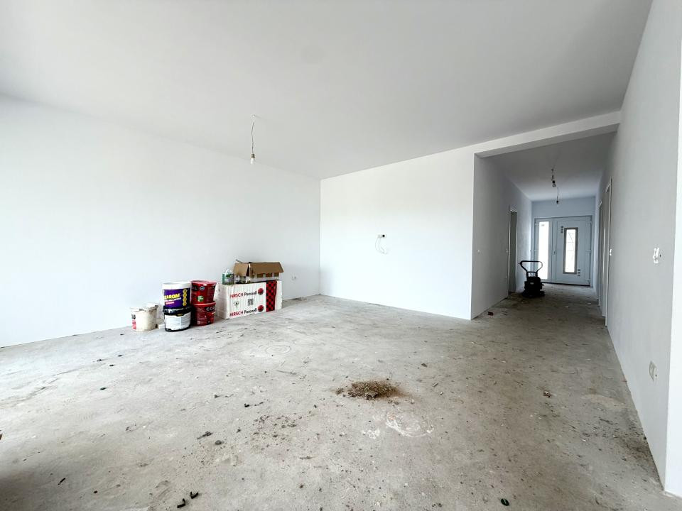 Casa individuala, 3 camere, 85 mp utili, 576 mp teren - Sanandrei
