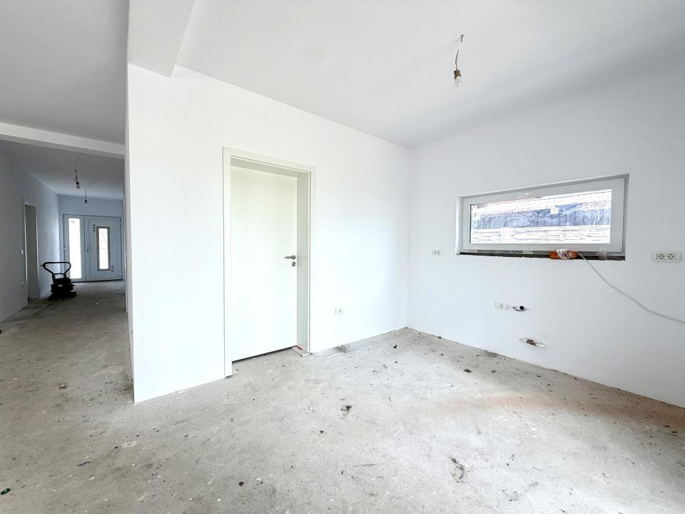Casa individuala, 3 camere, 85 mp utili, 576 mp teren - Sanandrei