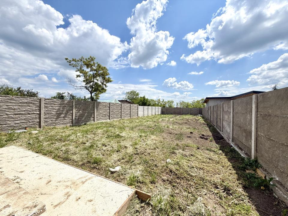 Casa individuala, 3 camere, 85 mp utili, 576 mp teren - Sanandrei