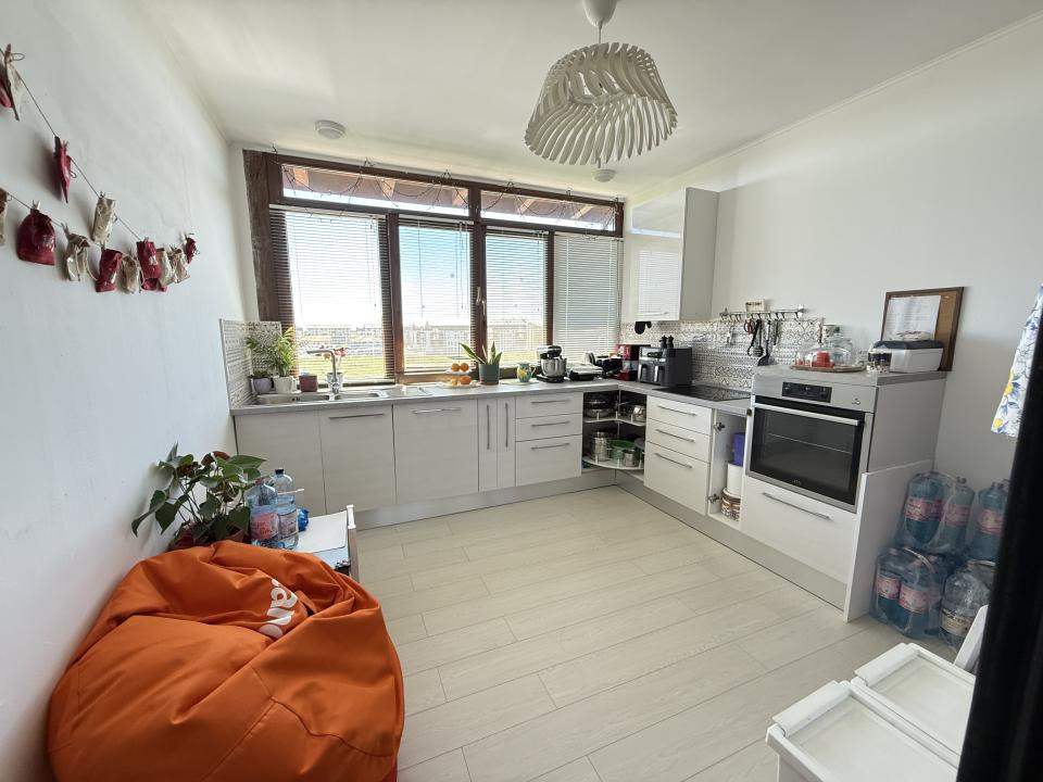 Apartament spatios, 4 camere, decomandat, etaj 3 - Giroc, zona Planetelor