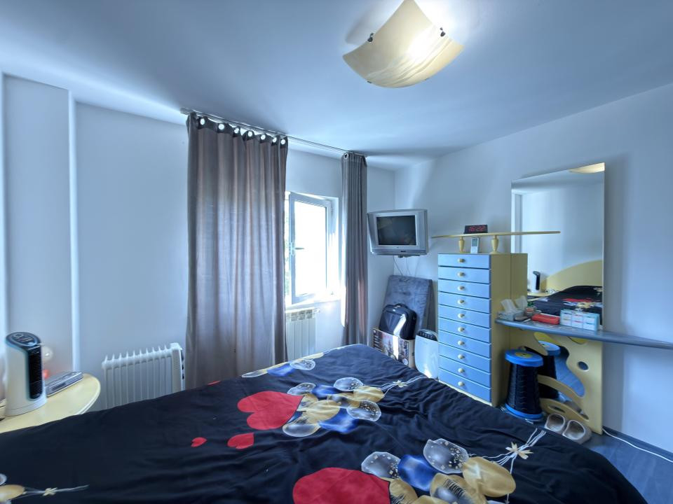 Apartament 3 camere, decomandat, 72mp utili, etaj 2, zona Sagului 