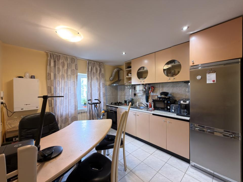 Apartament 3 camere, decomandat, 72mp utili, etaj 2, zona Sagului 