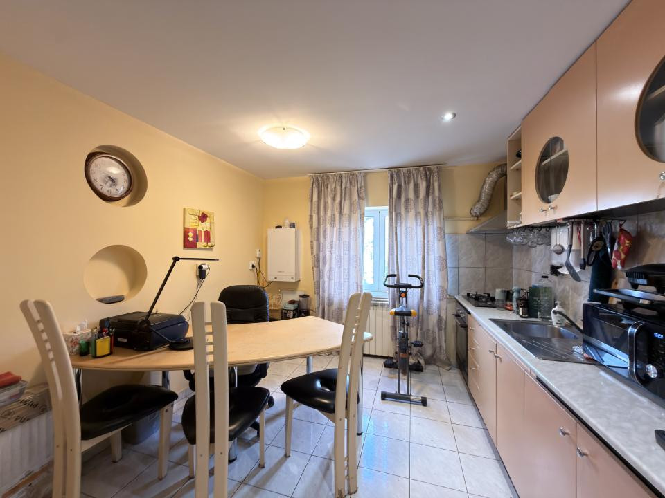 Apartament 3 camere, decomandat, 72mp utili, etaj 2, zona Sagului 