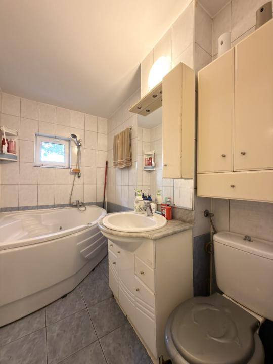 Apartament 3 camere, decomandat, 72mp utili, etaj 2, zona Sagului 