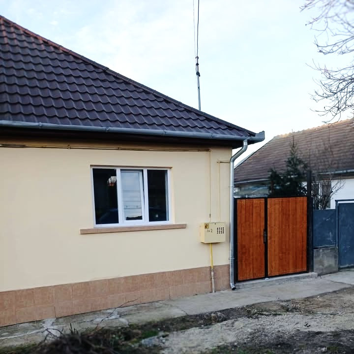Casa 3 camere + apartament , la cheie - Zona Plopi Timisoara