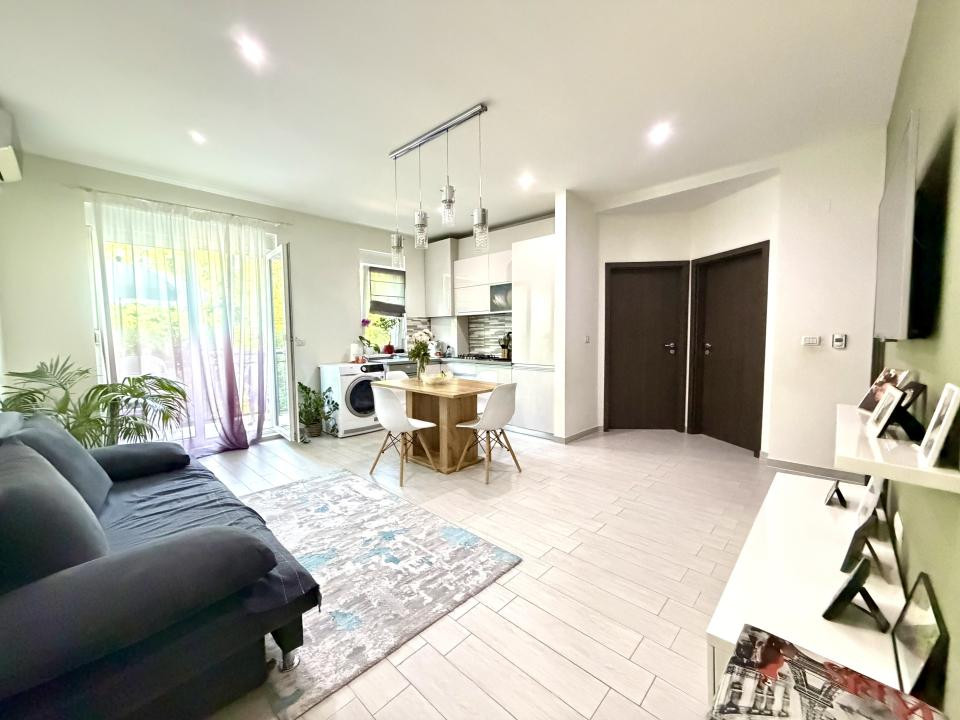 Apartament 3 camere, 55 mp utili, etaj 1 - zona centrala Dumbravita