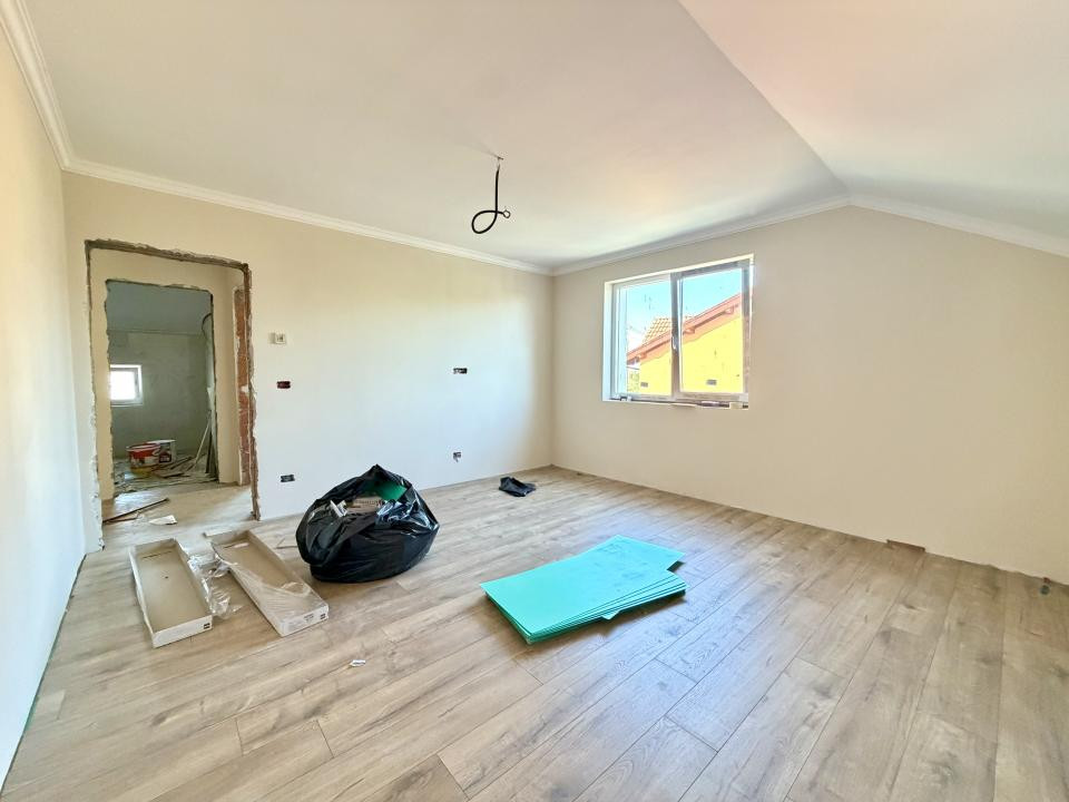 Duplex elegant, 3 camere, 93 mp utili, 235 mp teren - Sanandrei