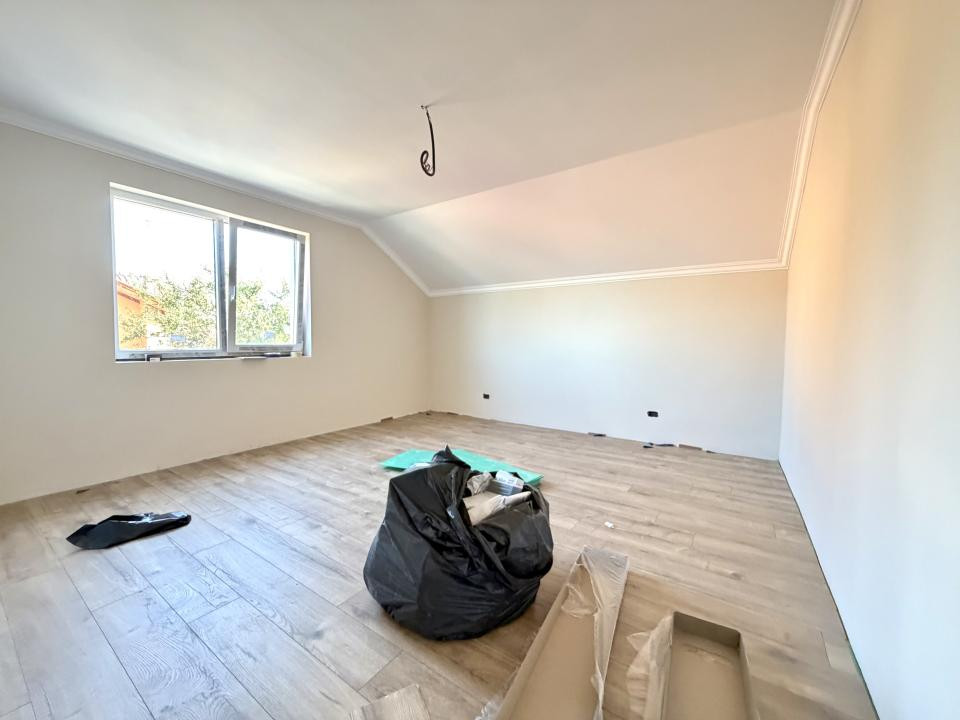 Duplex elegant, 3 camere, 93 mp utili, 235 mp teren - Sanandrei
