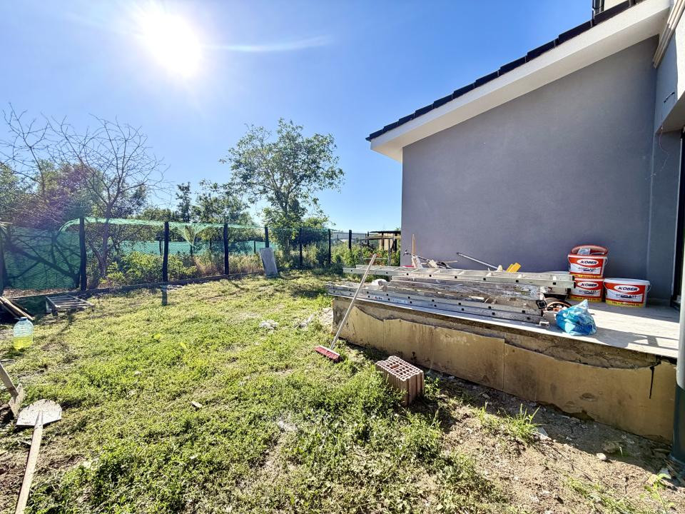Duplex elegant, 3 camere, 93 mp utili, 235 mp teren - Sanandrei