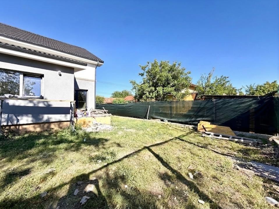 Duplex elegant, 3 camere, 93 mp utili, 235 mp teren - Sanandrei
