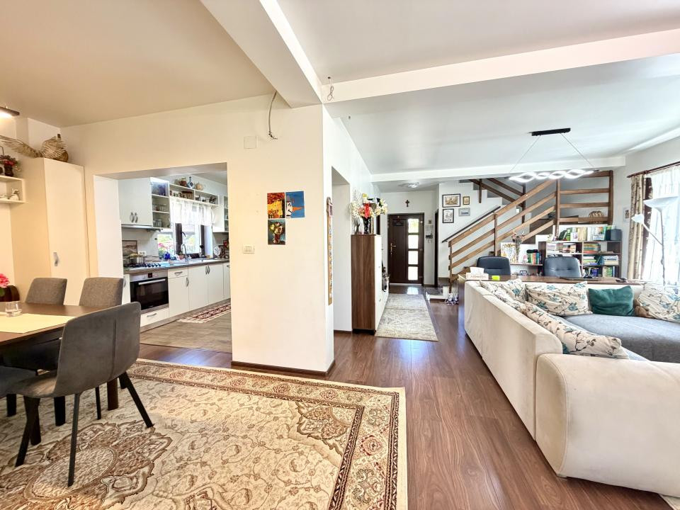 Casa individuala, 4 camere, 120 mp utili, 815 mp teren - Dumbravita